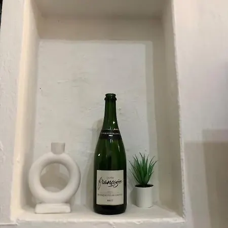 Minimal Luxury Apartment-free Parking