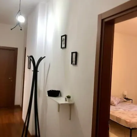Minimal Luxury Apartment-free Parking *